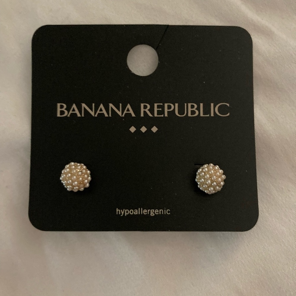 NWT Faux Pearl Cluster Earrings